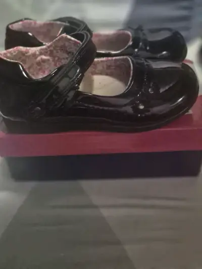 Zapatos negros para niña charol - miniatura 3