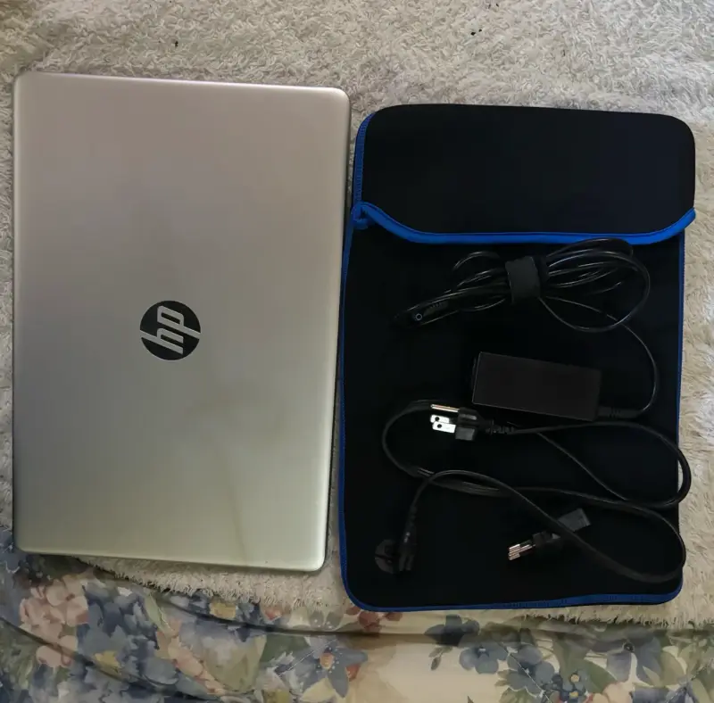 Laptop HP 15-dy5000la - 1