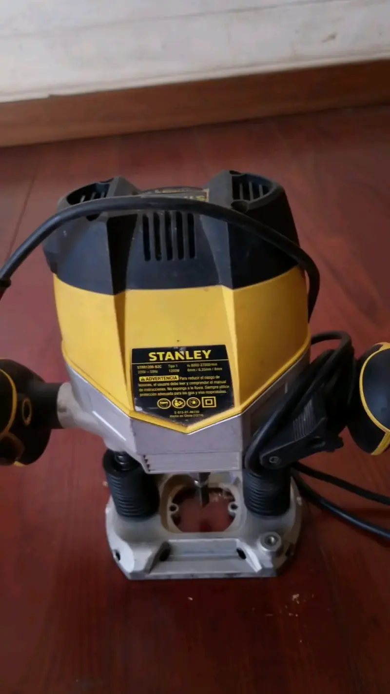 Router Stanley 1200W - 1