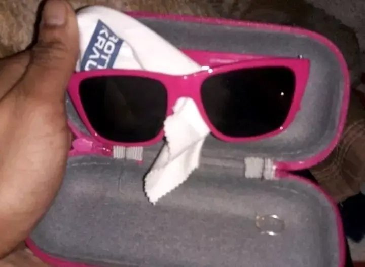 Gafas de sol rosas con estuche - 1