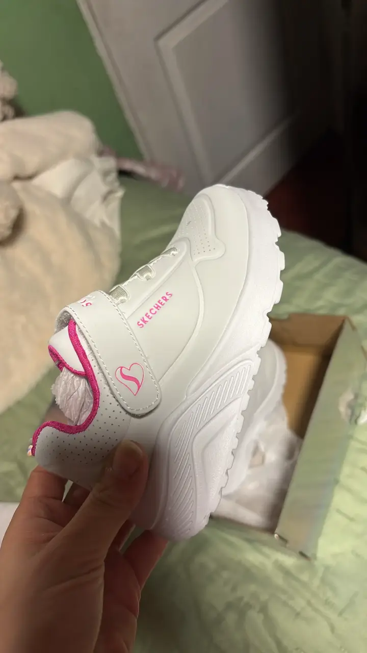 Zapatillas blancas con detalles rosados - 2