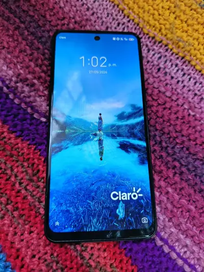Smartphone con pantalla grande - miniatura 1