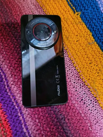Smartphone con pantalla grande - miniatura 2
