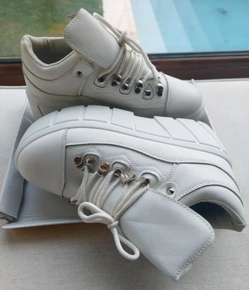 Zapatillas blancas con plataforma