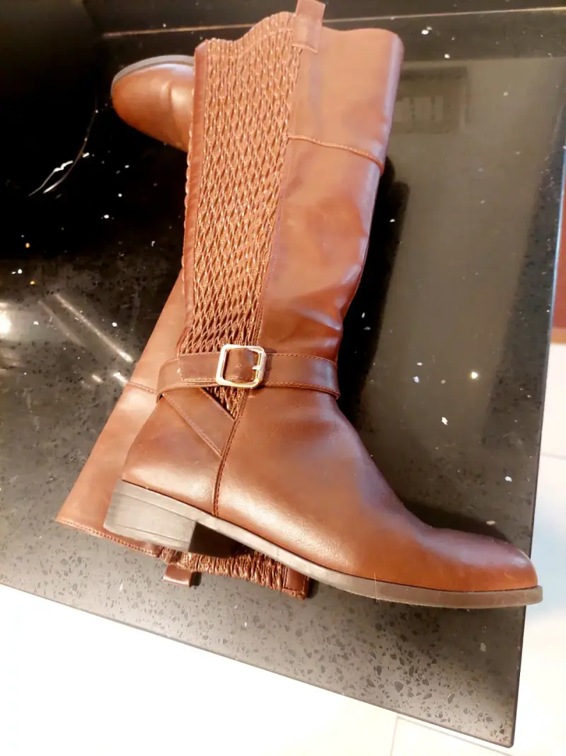Botas largas de cuero marrón