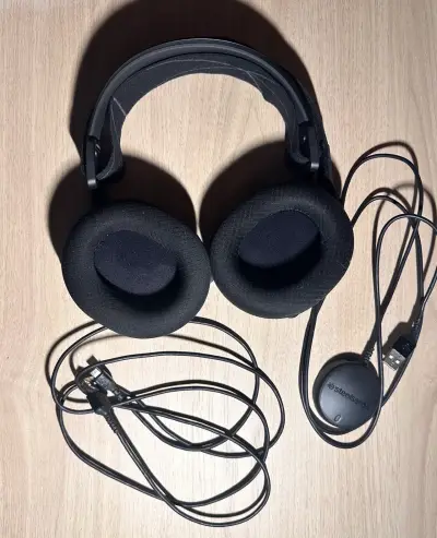 Audífonos SteelSeries artics 7 - miniatura 1
