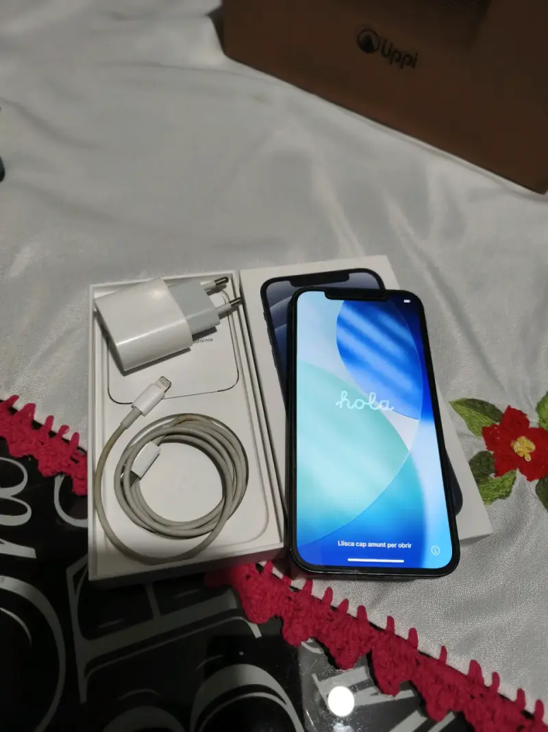 iPhone con accesorios completos - 2