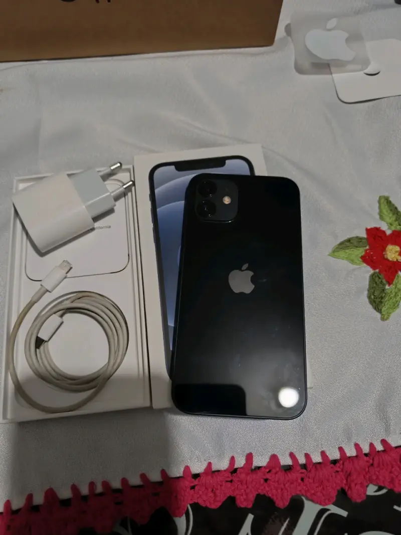 iPhone con accesorios completos - 3