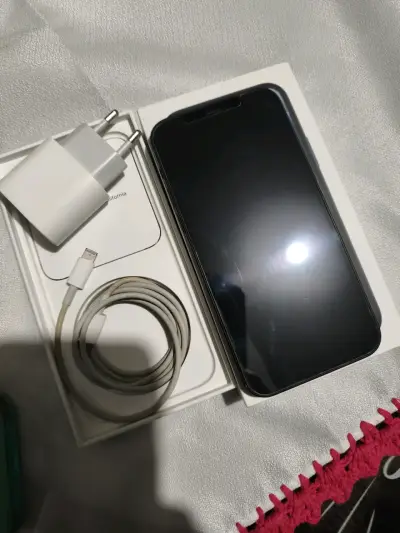iPhone con accesorios completos - miniatura 5