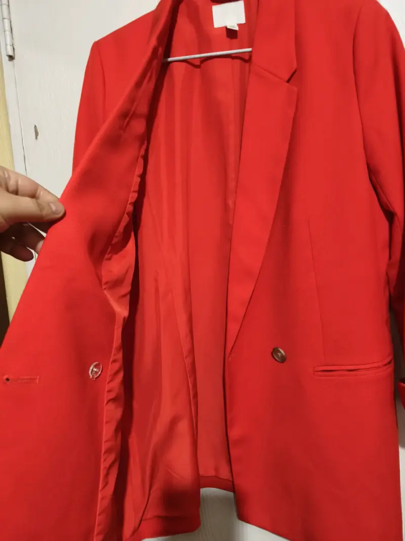 Blazer rojo elegante - 3
