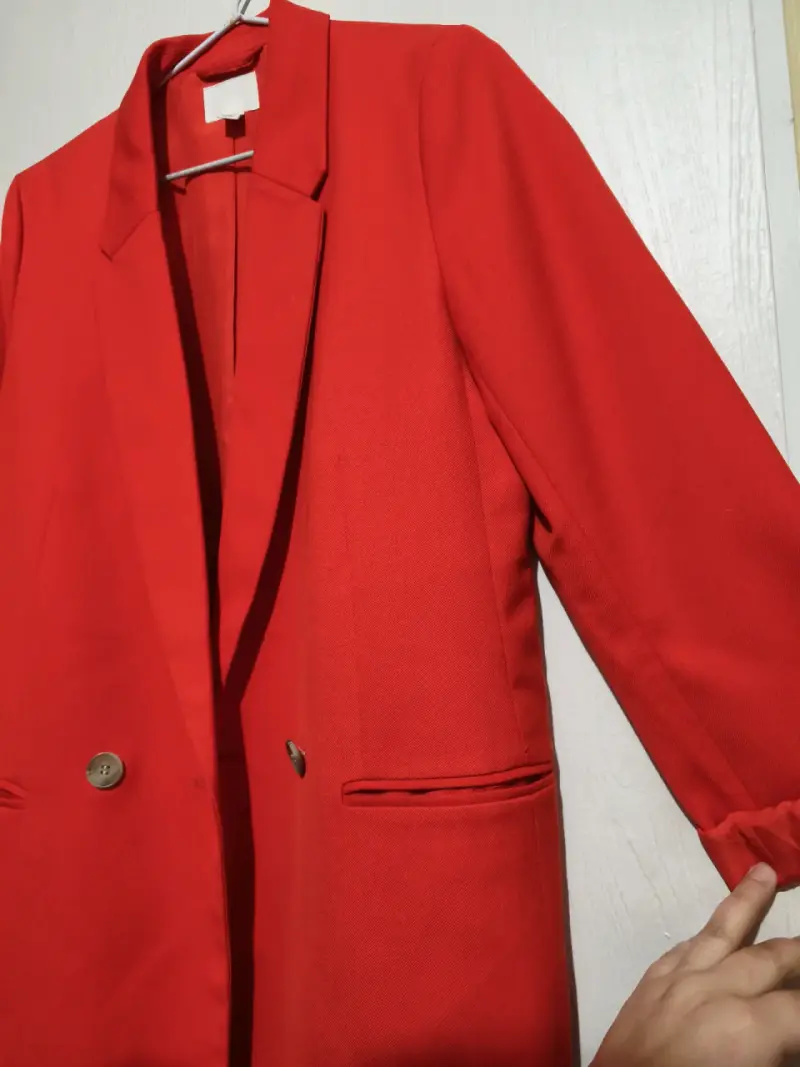 Blazer rojo elegante - 6