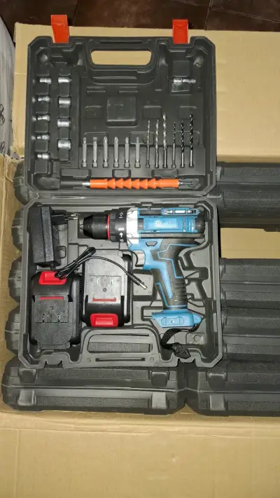 Taladro inalambrico con accesorios y bate - miniatura 1