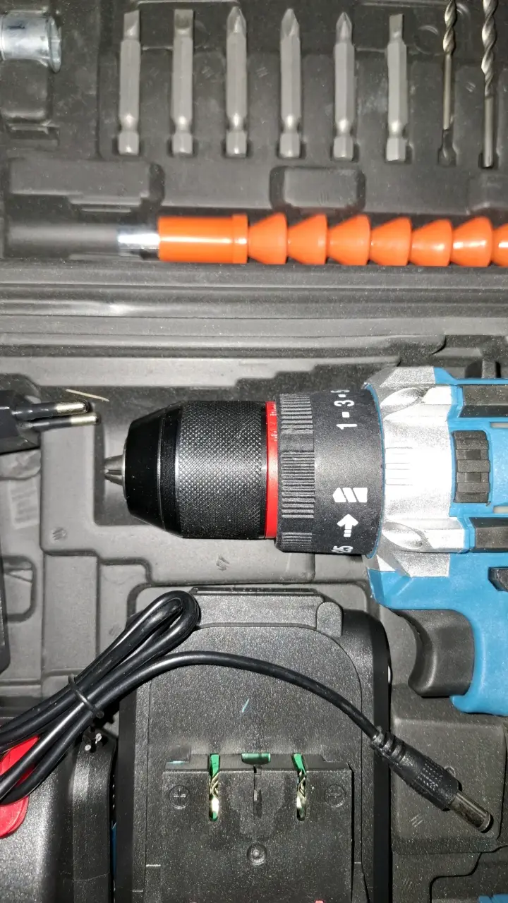 Taladro inalambrico con accesorios y bate - 2