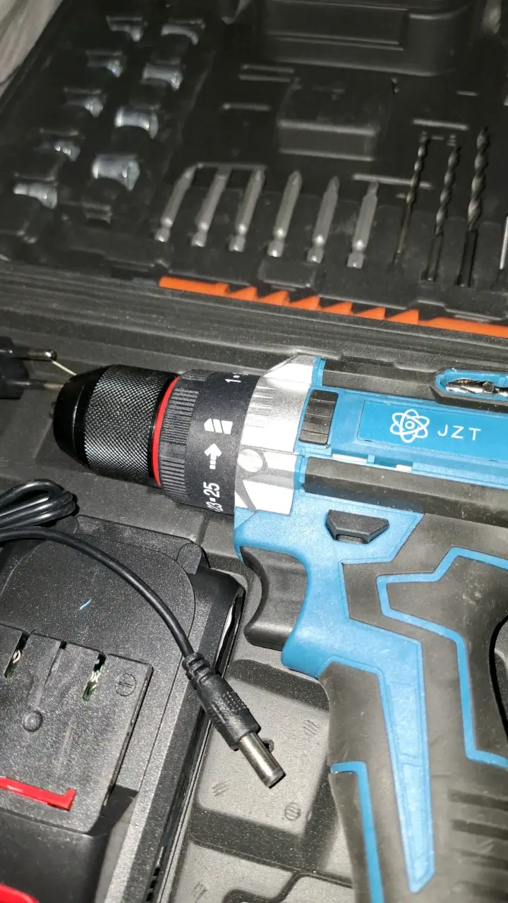 Taladro inalambrico con accesorios y bate - 3