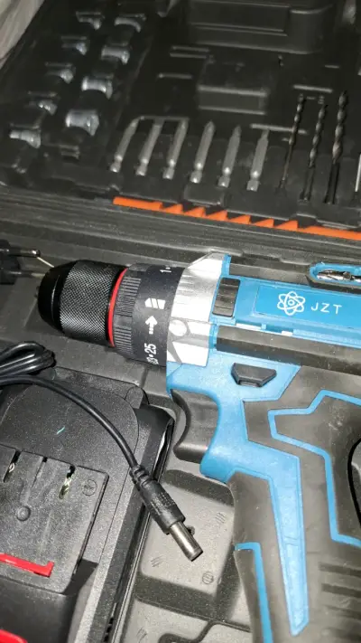 Taladro inalambrico con accesorios y bate - miniatura 3