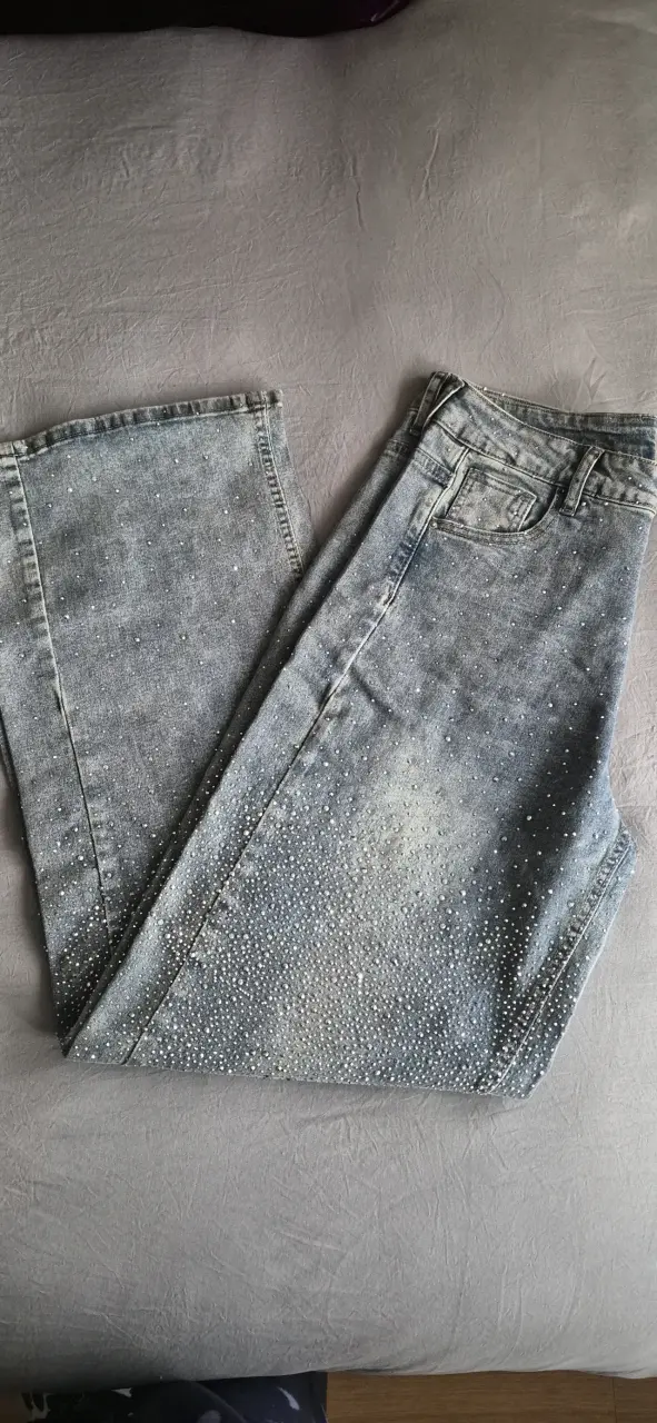 Jeans de mujer con tachas - 1