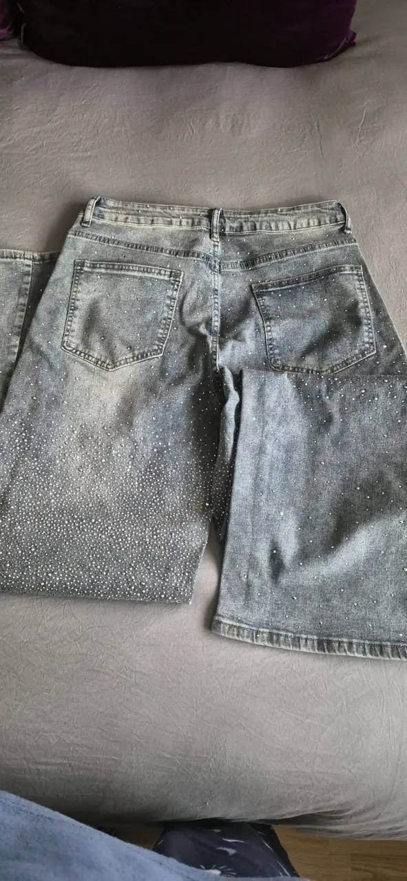 Jeans de mujer con tachas - 2