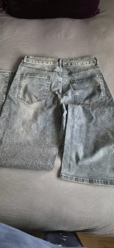 Jeans de mujer con tachas - miniatura 2