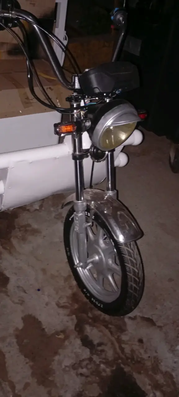 Moto eléctrica de carga blanca - 3