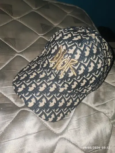 Gorro Dior con etiqueta original - miniatura 1