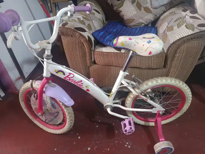 Bicicleta infantil Barbie con ruedas