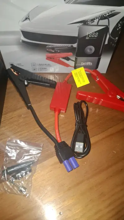 Arrancador multifuncional para auto con compresor - miniatura 2