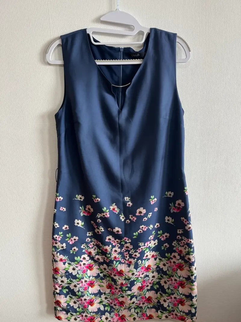 Vestido azul con flores - 1