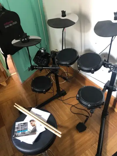 Batería electrónica Alesis Debut Kit con sillín - miniatura 3