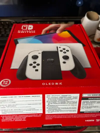 Nintendo Switch OLED en estuche - miniatura 3