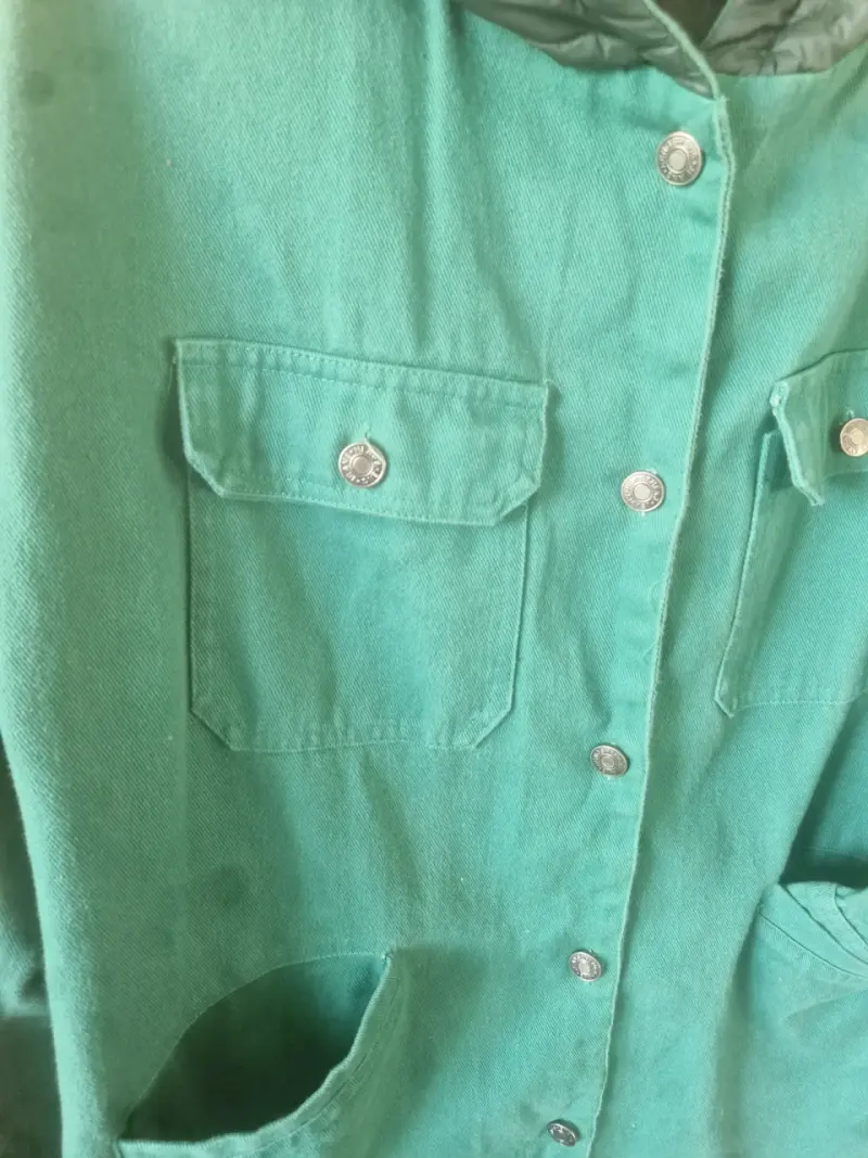 Chaqueta verde con capucha - 4
