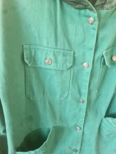 Chaqueta verde con capucha - miniatura 4