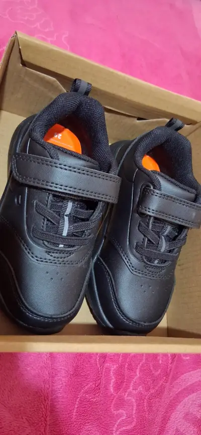 Zapatos negros de niño nuevos - miniatura 1