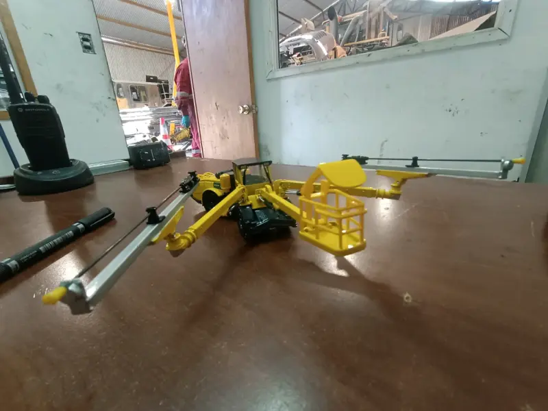 Modelo a escala boomer E2 - 4