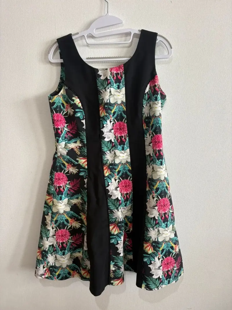 Vestido floral sin mangas - 1