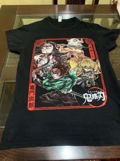 Polera negra de anime Demon Slayer - miniatura 1