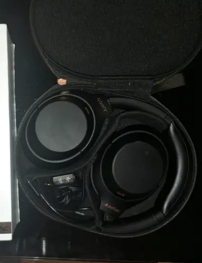 Audífonos Sony WH-1000XM4 - miniatura 1