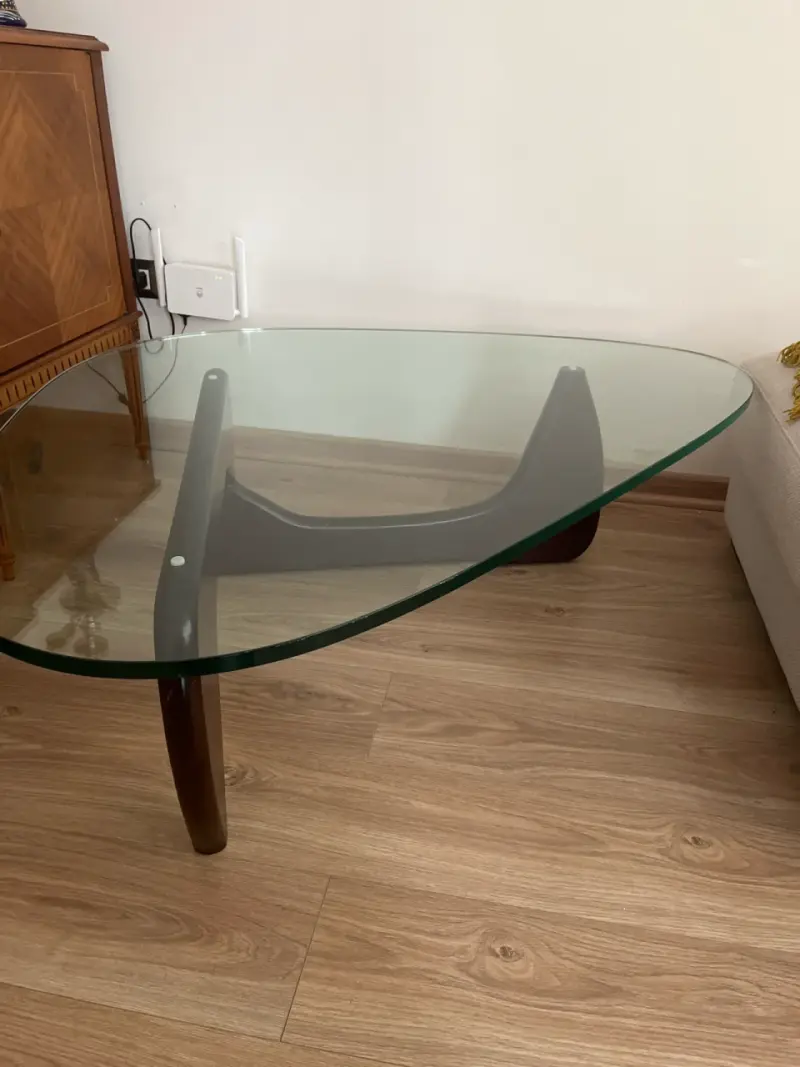 Mesa de centro de vidrio moderna - 1