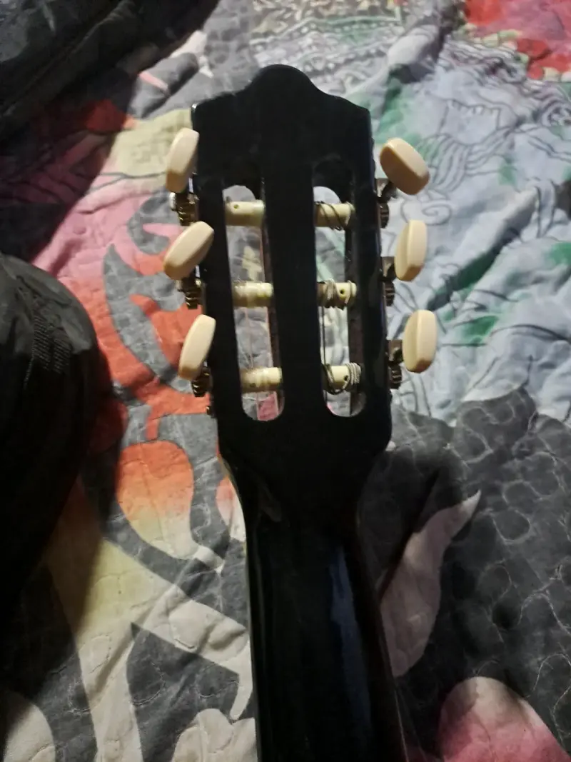 Guitarra clásica con funda - 3