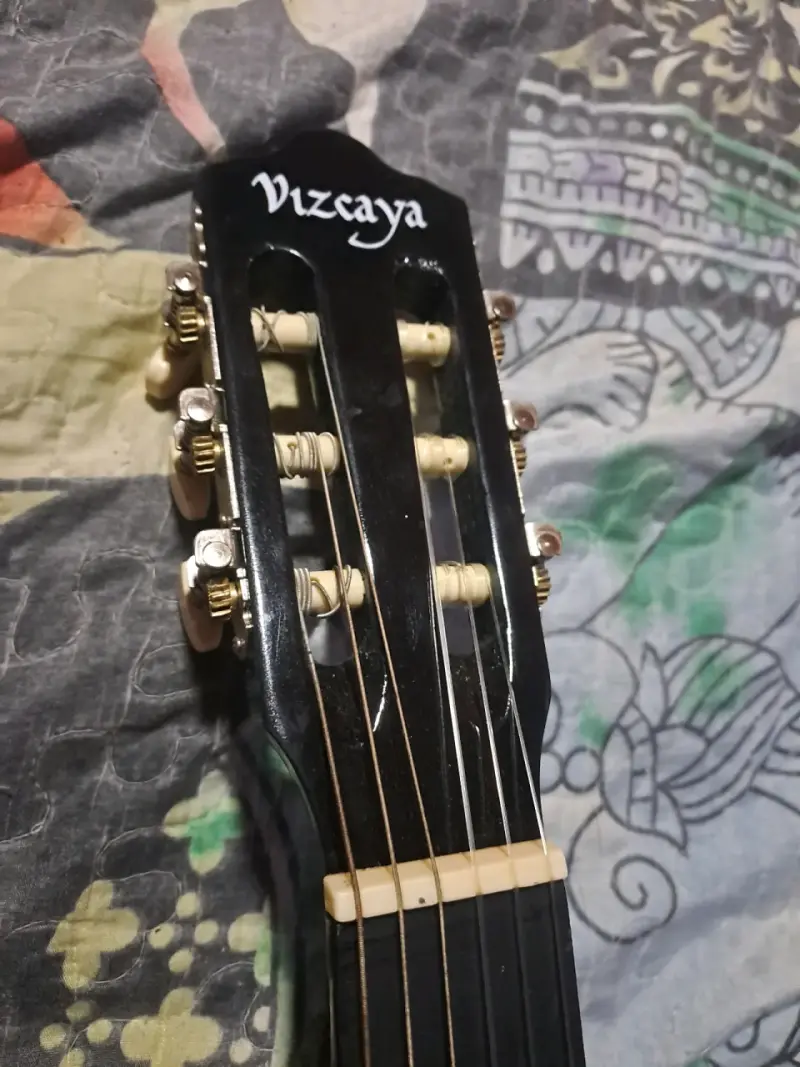 Guitarra clásica con funda - 5