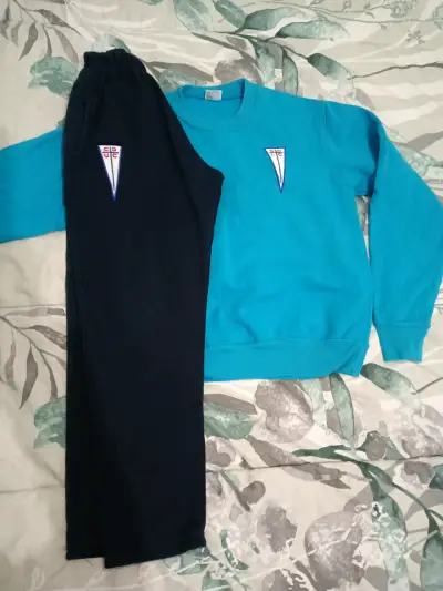 Conjunto deportivo azul y negro - miniatura 1