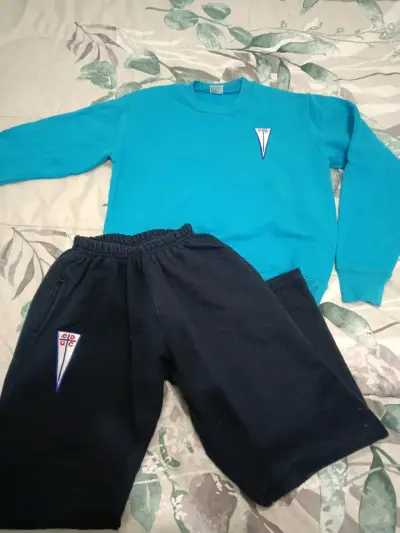 Conjunto deportivo azul y negro - miniatura 3