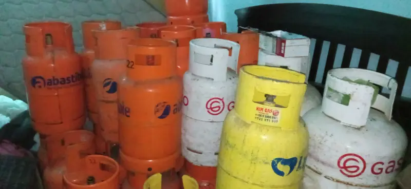 Cilindros de gas varios colores