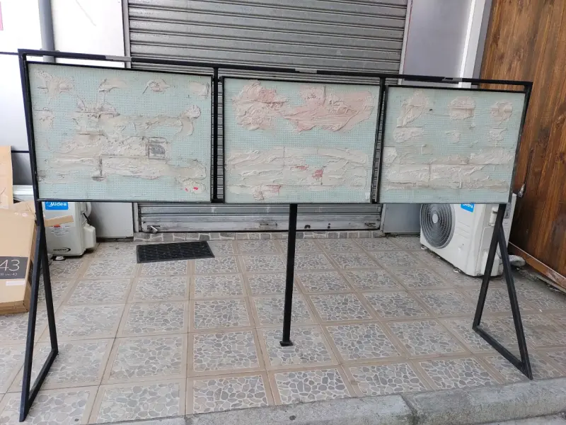 Pizarra de exhibición usada - 1