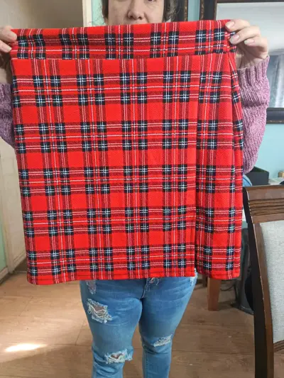Falda escocesa roja - miniatura 1