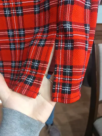 Falda escocesa roja - miniatura 3