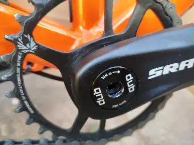 Bicicleta naranja Cube de montaña - miniatura 4
