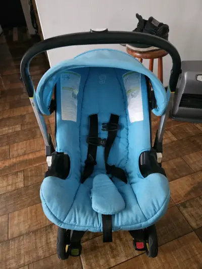 Coche Doona se transforma en silla de auto - miniatura 1
