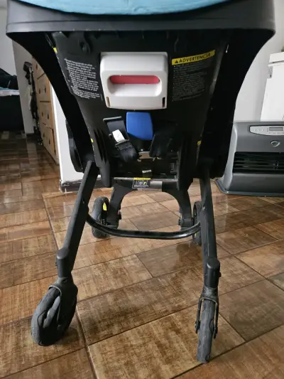 Coche Doona se transforma en silla de auto - miniatura 3