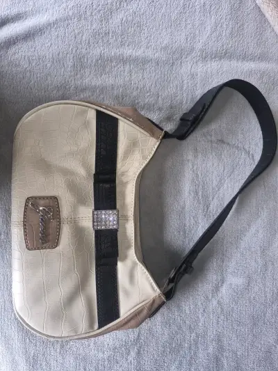 Cartera Guess beige y negra - miniatura 1