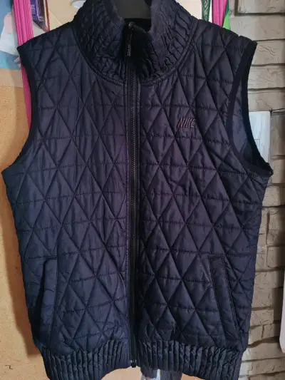 Chaleco negro acolchado Nike - miniatura 4